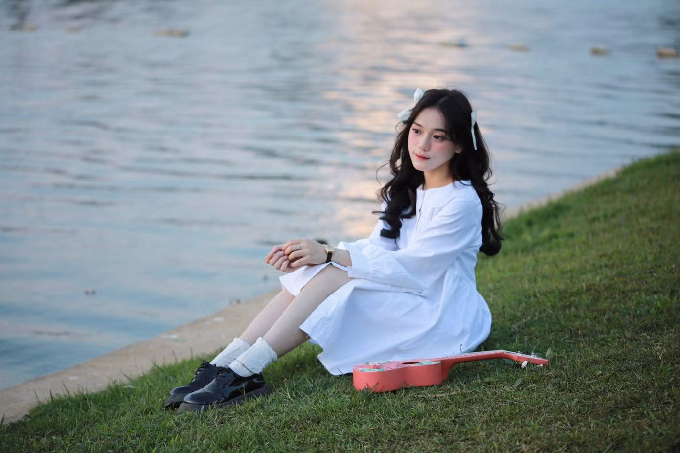 Song song với việc học Thùy Trang làm nhiều công việc khác nhau. Song song với việc học Thùy Trang làm nhiều công việc khác nhau.