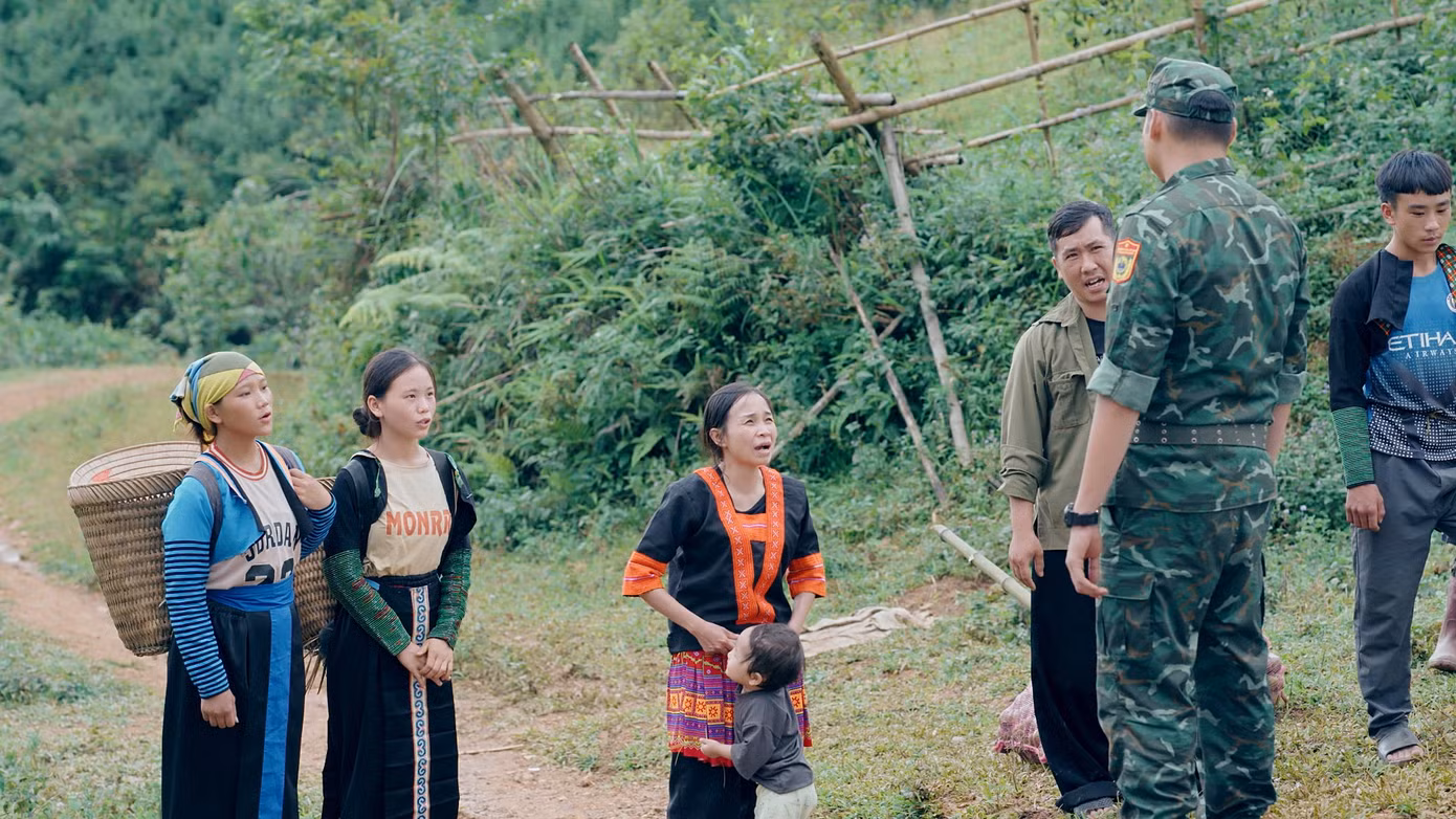 (Ảnh trong phim) (Ảnh trong phim)