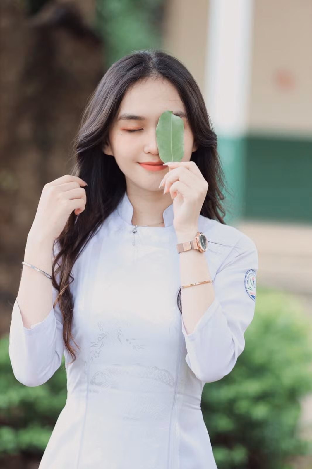 Tình yêu cũng giống như một cái cây, cần tưới và chăm bón thường xuyên. Tình yêu cũng giống như một cái cây, cần tưới và chăm bón thường xuyên.