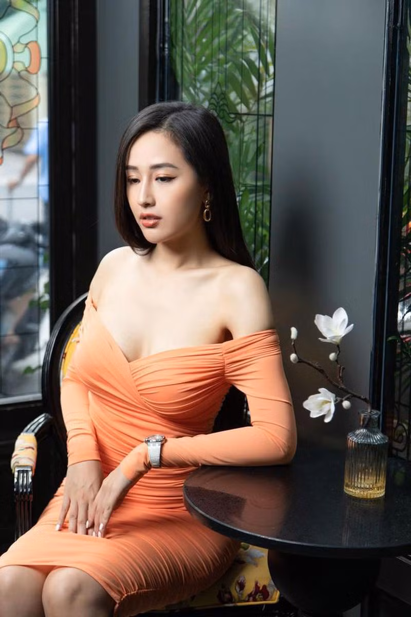 Ở tuổi 33, Mai Phương Thúy dường như đang có một cuộc sống viên mãn với khối tài sản đáng mơ ước, nhan sắc ngày càng trẻ trung, xinh đẹp mặc dù vẫn lẻ bóng. Ở tuổi 33, Mai Phương Thúy dường như đang có một cuộc sống viên mãn với khối tài sản đáng mơ ước, nhan sắc ngày càng trẻ trung, xinh đẹp mặc dù vẫn lẻ bóng.
