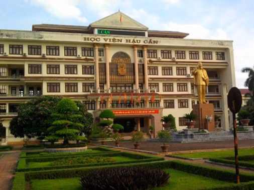 Học viện Hậu cần tặng quà Tết cho bà con vùng lũ Văn Chấn ảnh 4