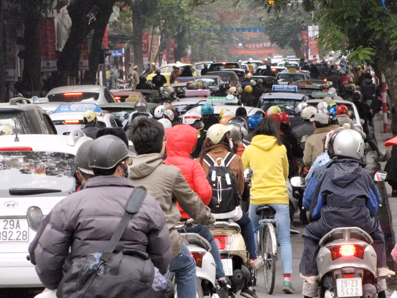 Tuyến phố Đinh Tiên Hoàng bị cấm đường, do đó phố Hàng Khay trở nên quá tải