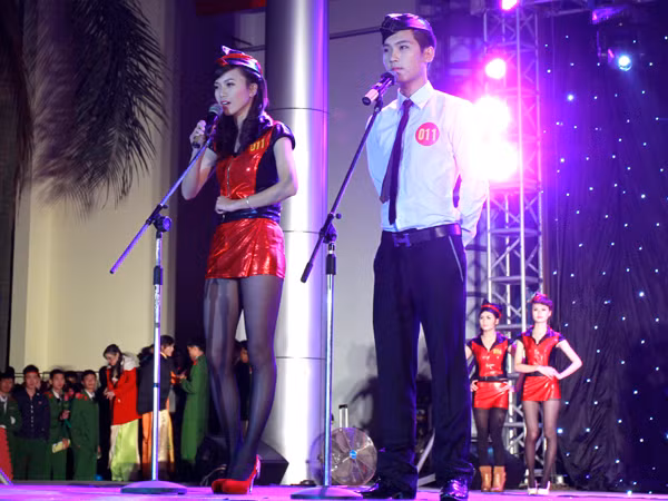 Lần lượt từng cặp đôi đã giới thiệu về từng mảnh đất gắn với những danh lam thắng cảnh, đặc sản
