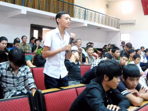 Em Lê Thơ đề đạt nguyện vọng với lãnh đạo thành phố