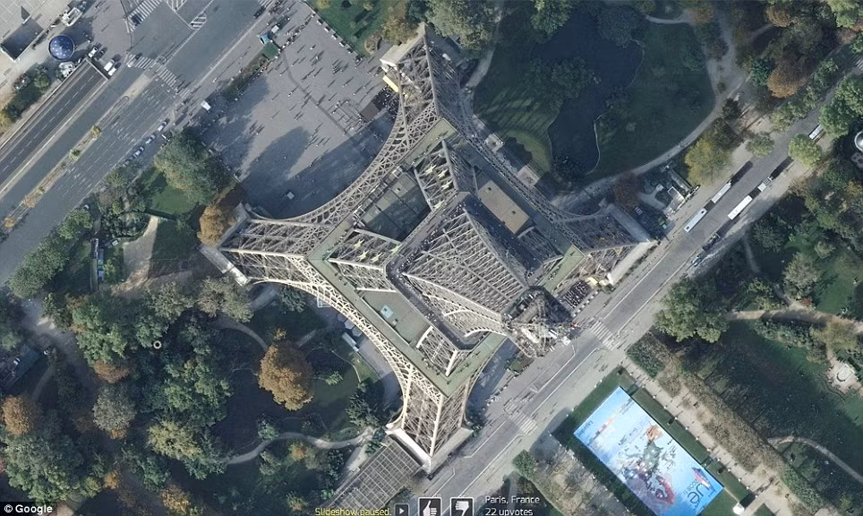 Tháp Eiffel, Paris - biểu tượng của nước Pháp.