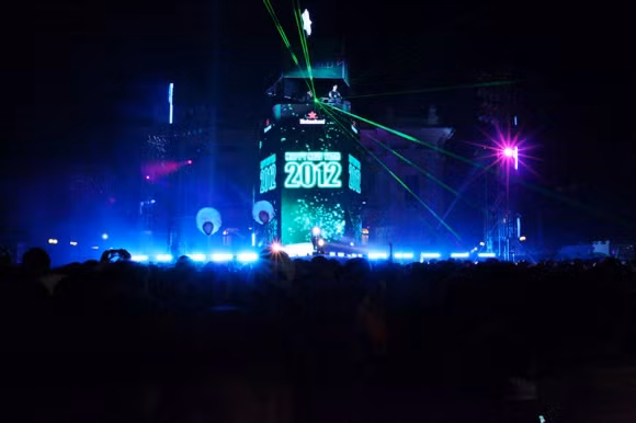 Hà Nội chào năm mới bằng bữa tiệc DJ sôi động