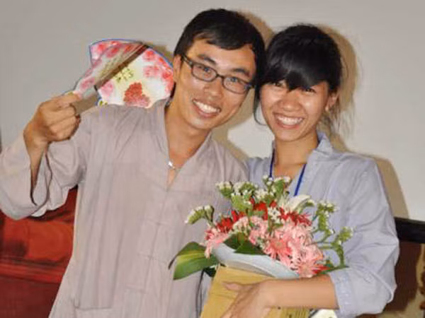 Hà Tùng Long cùng bạn tu ở chùa Bằng