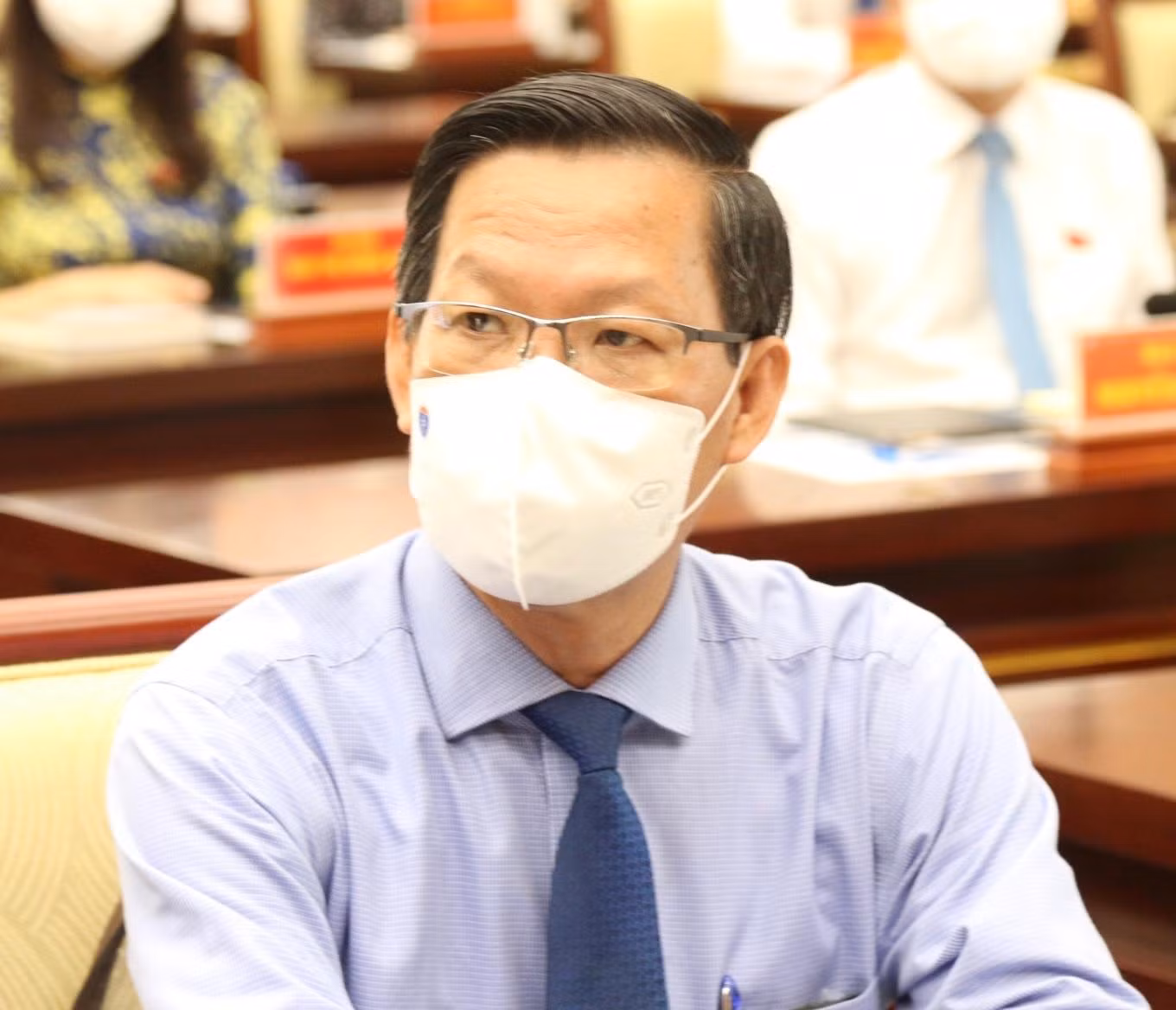 Phó Bí thư Thường trực Thành ủy TPHCM Phan Văn Mãi tham dự kỳ họp. Ông Mãi được giới thiệu để HĐND TPHCM bầu giữ chức Chủ tịch UBND TPHCM thay ông Nguyễn Thành Phong