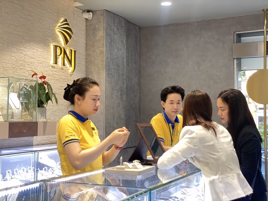 Ngân hàng Nhà nước xử phạt PNJ hơn 1,3 tỷ đồng. Ngân hàng Nhà nước xử phạt PNJ hơn 1,3 tỷ đồng.