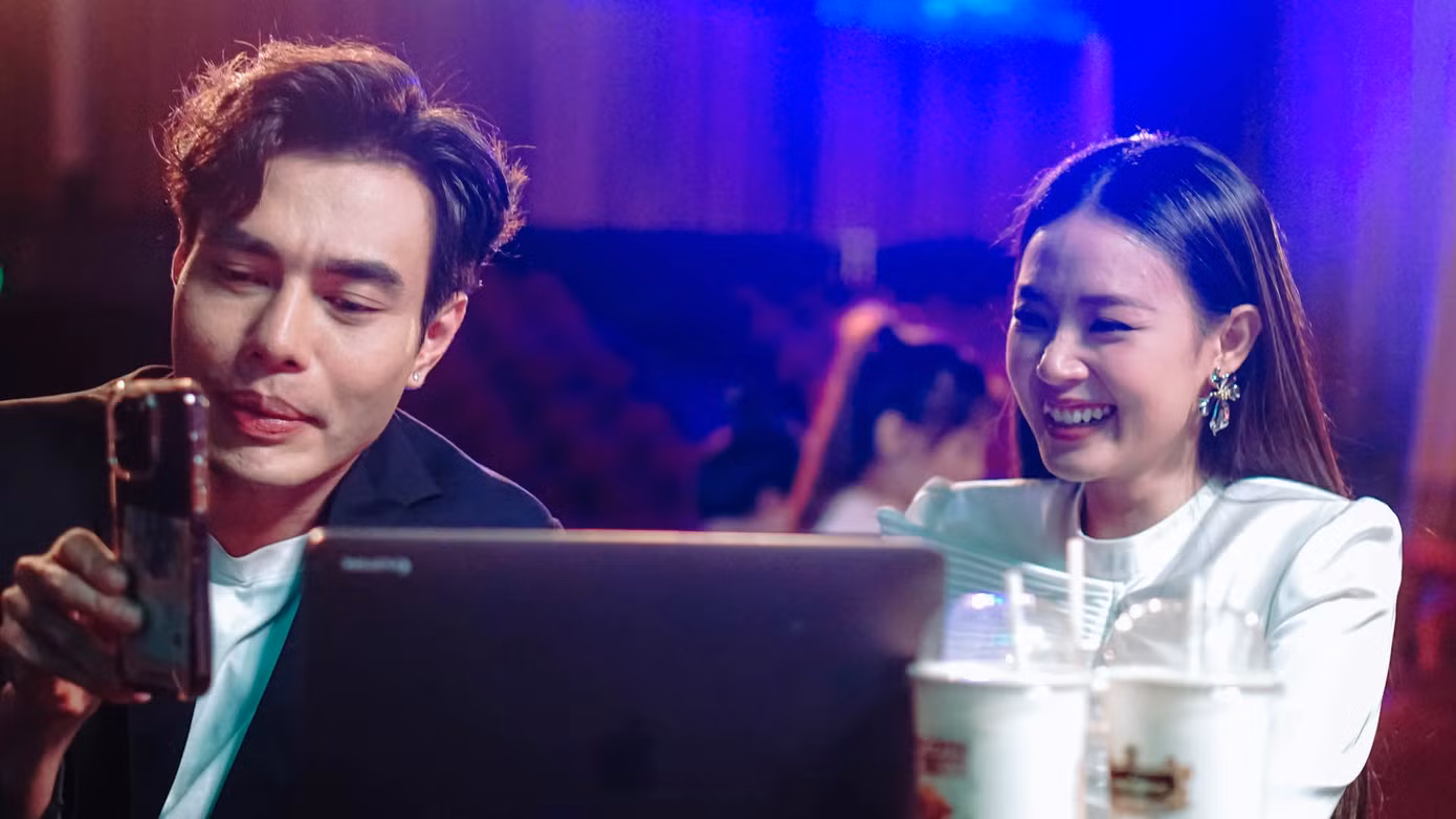 Khi ta hai lăm cũng không được đón nhận vì kịch bản rối rắm, nhiều lỗi. Khi ta hai lăm cũng không được đón nhận vì kịch bản rối rắm, nhiều lỗi.