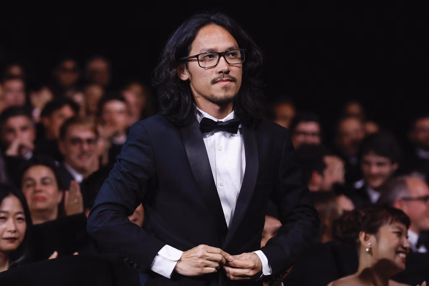 Đạo diễn Phạm Thiên Ân tại sân khấu Cannes 2023.