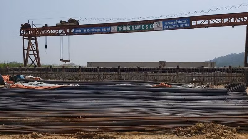 Cầu có tổng mức đầu tư khoảng 500 tỷ đồng, đơn vị thi công là nhà thầu Trung Nam E&amp;C và Tổng Cty Vinaconex.