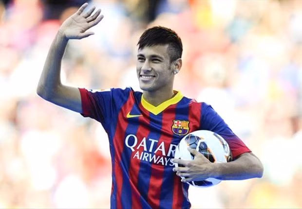 Bác sỹ của Barca cho rằng Neymar hơi "mỏng cơm" và cần tăng cân gấp trước khi mùa giải mới bắt đầu. Bác sỹ của Barca cho rằng Neymar hơi