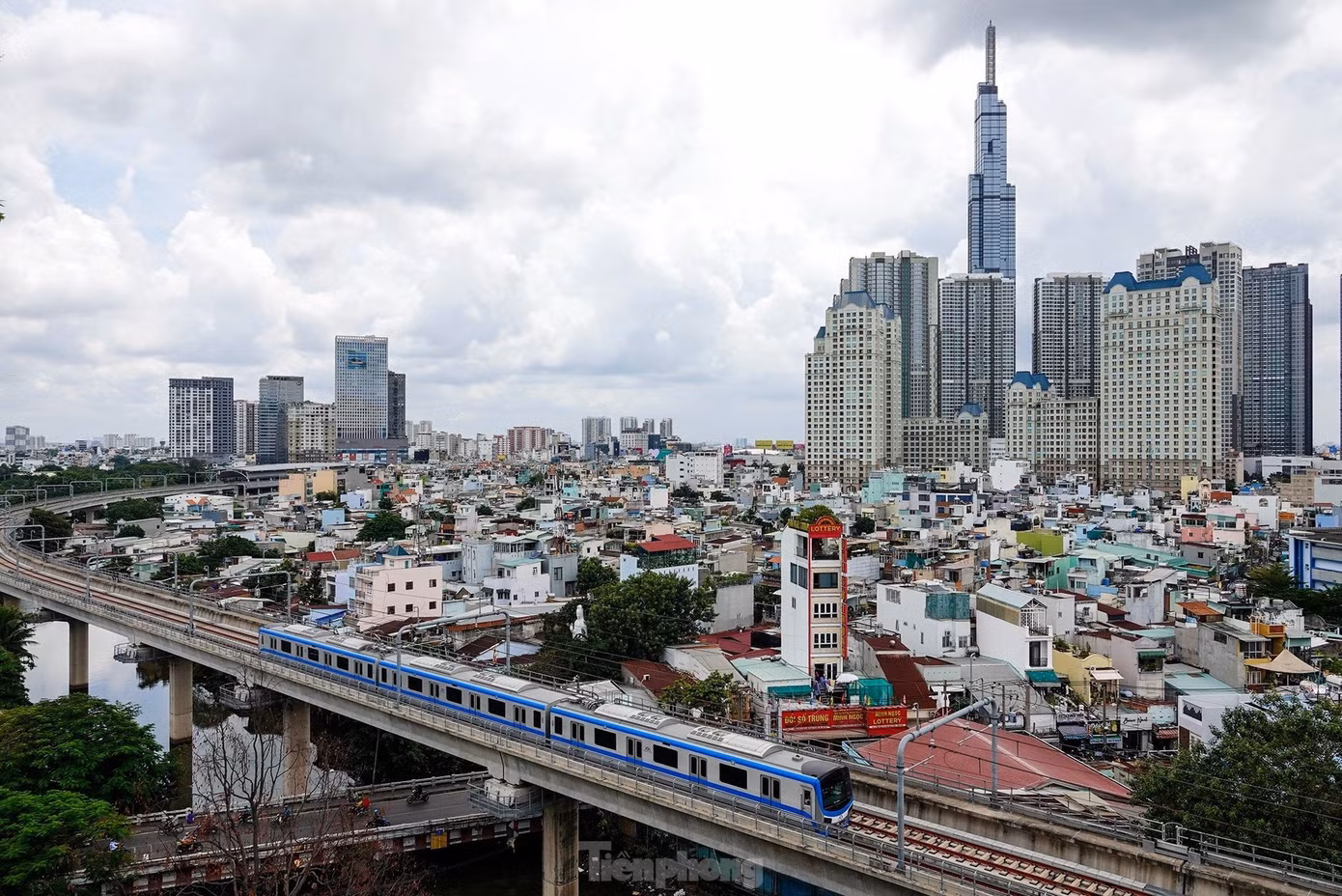Dự kiến dự án tuyến metro số 1 TPHCM (Bến Thành - Suối Tiên) sẽ vận hành trước 7 đoàn tàu (loại 3 toa) từ ngày 1/7 đến 30/9. Ảnh: Phạm Nguyễn Dự kiến dự án tuyến metro số 1 TPHCM (Bến Thành - Suối Tiên) sẽ vận hành trước 7 đoàn tàu (loại 3 toa) từ ngày 1/7 đến 30/9. Ảnh: Phạm Nguyễn