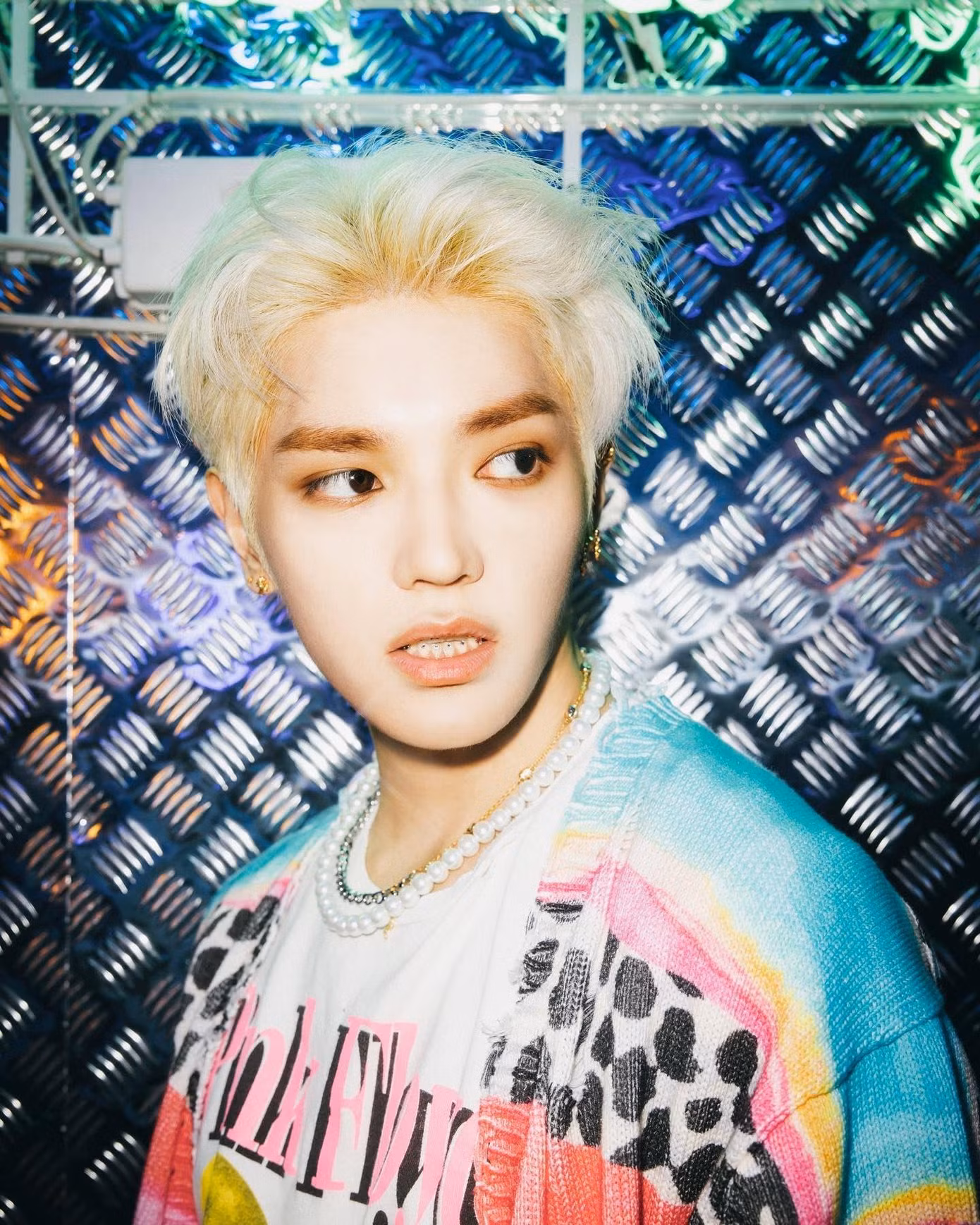 Người hâm mộ cho rằng chính công ty chủ quản SM đang làm hình ảnh của Taeyong xấu đi khi cố tình sử dụng từ ngữ không phù hợp để miêu tả anh chàng.