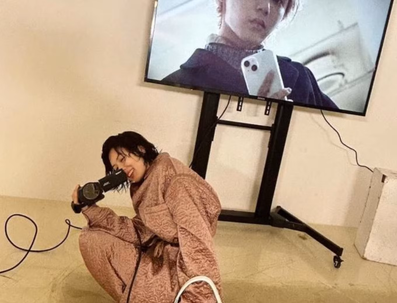 Không ai ngờ rằng chỉ 2 tuần sau khi chia sẻ những khoảnh khắc ngọt ngào này, Hyuna và Dawn lựa chọn kết thúc câu chuyện tình yêu của họ. Không ai ngờ rằng chỉ 2 tuần sau khi chia sẻ những khoảnh khắc ngọt ngào này, Hyuna và Dawn lựa chọn kết thúc câu chuyện tình yêu của họ.