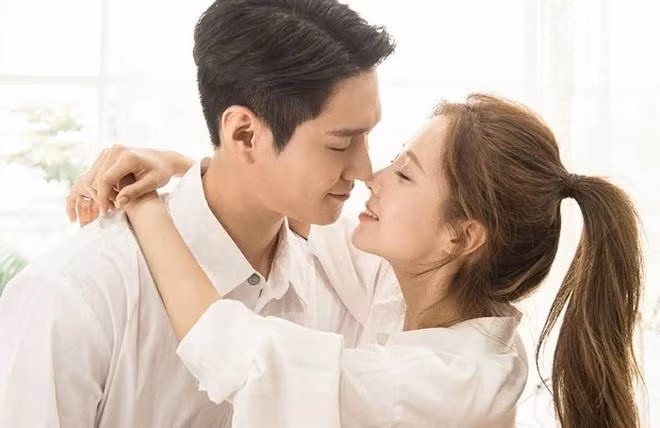 Chú rể của Seohyun là nam diễn viên đang nhận được rất nhiều sự chú ý trong Bỗng dưng trúng số Go Kyung Pyo.