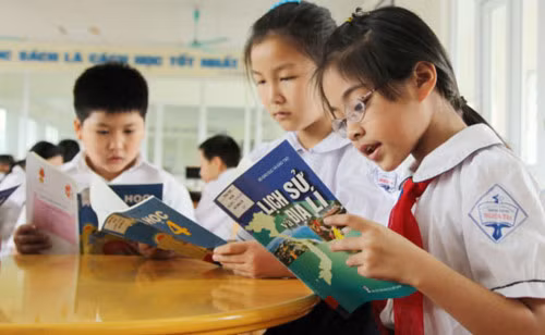 Khi chọn Lịch sử, ta nhìn thấy xa hơn như đứng trên vai một người khổng lồ ảnh 1