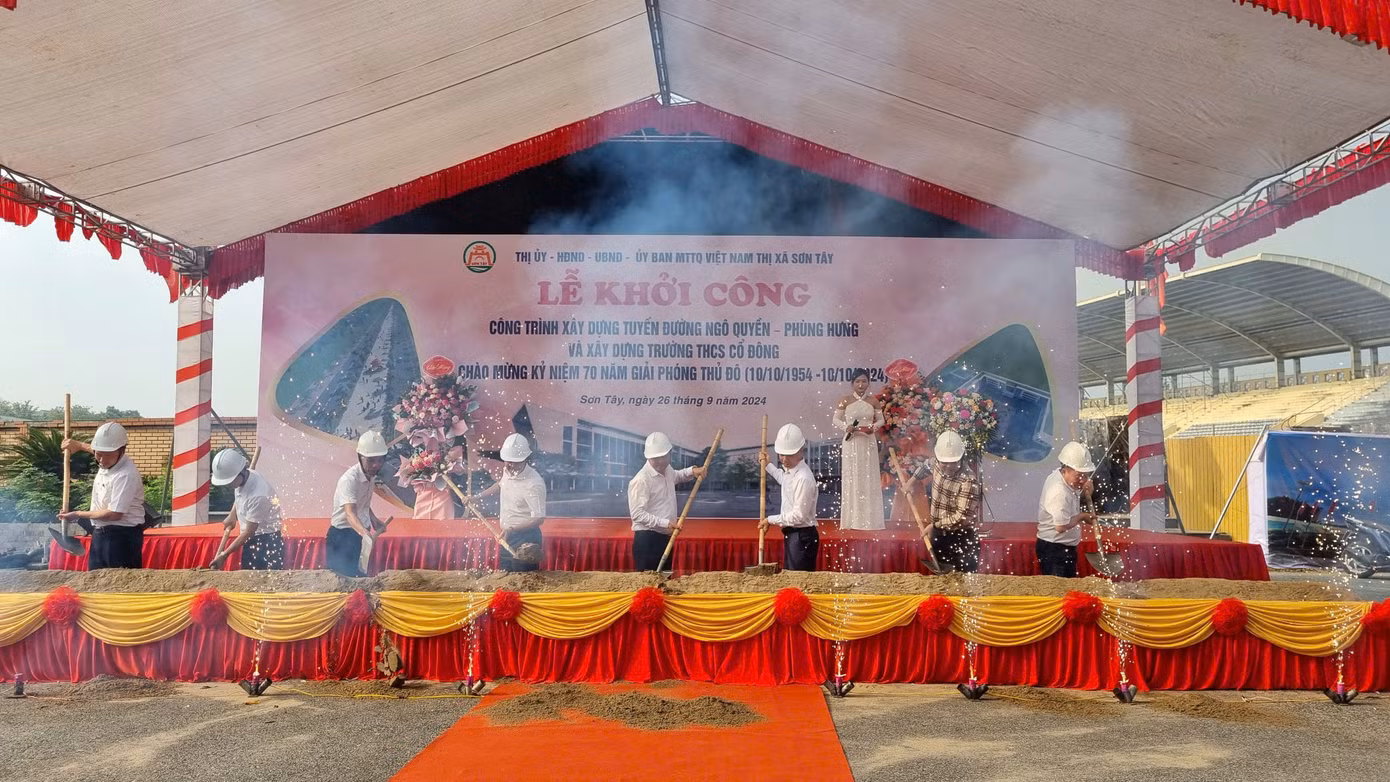 Các đại biểu làm lễ khởi công dự án
