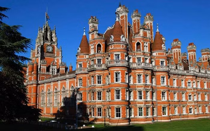 Đại học London là một trường đại học liên hợp của 31 trường thành viên: 19 cơ sở trường đại học riêng biệt và 12 viện nghiên cứu. Như vậy, Đại học London là trường đại học lớn nhất ở Anh bởi số lượng sinh viên