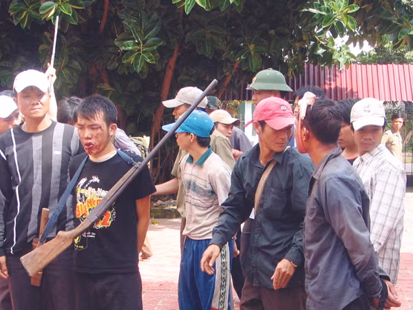 Bắt đối tượng Vàng A Pó, Mường Mày, Phong Xa Lỳ (Lào). Tang vật là 4 bánh heroin, 1 súng CKC và 8 viên đạn K56