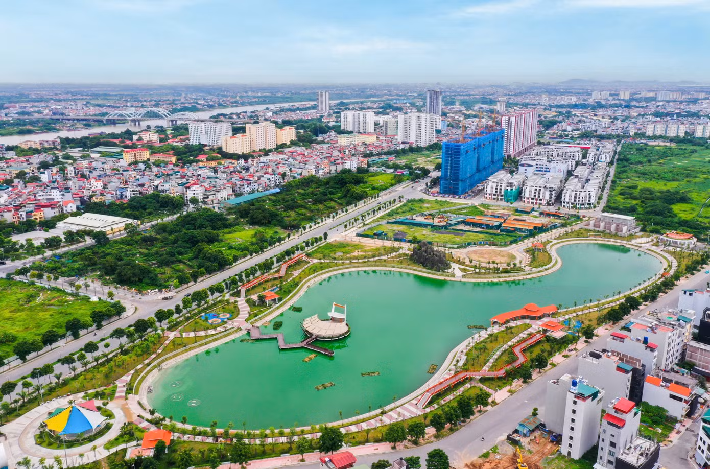 Những mảng xanh từ công viên, sông, hồ là "đòn bẩy" giúp bất động sản kế cận trở nên đắt giá