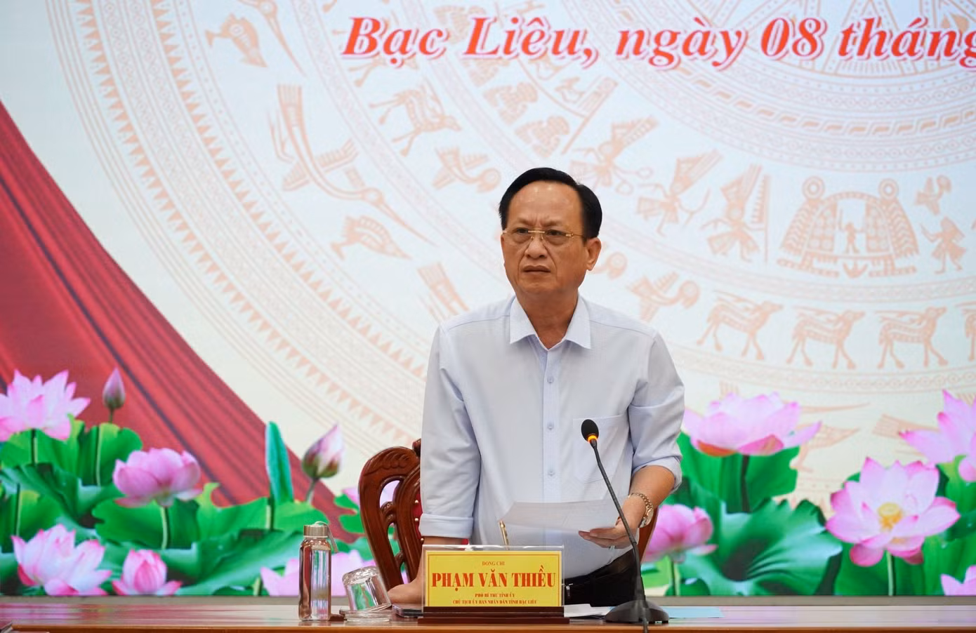 Chủ tịch UBND tỉnh Bạc Liêu - Phạm Văn Thiều chủ trì buổi họp báo. Chủ tịch UBND tỉnh Bạc Liêu - Phạm Văn Thiều chủ trì buổi họp báo.