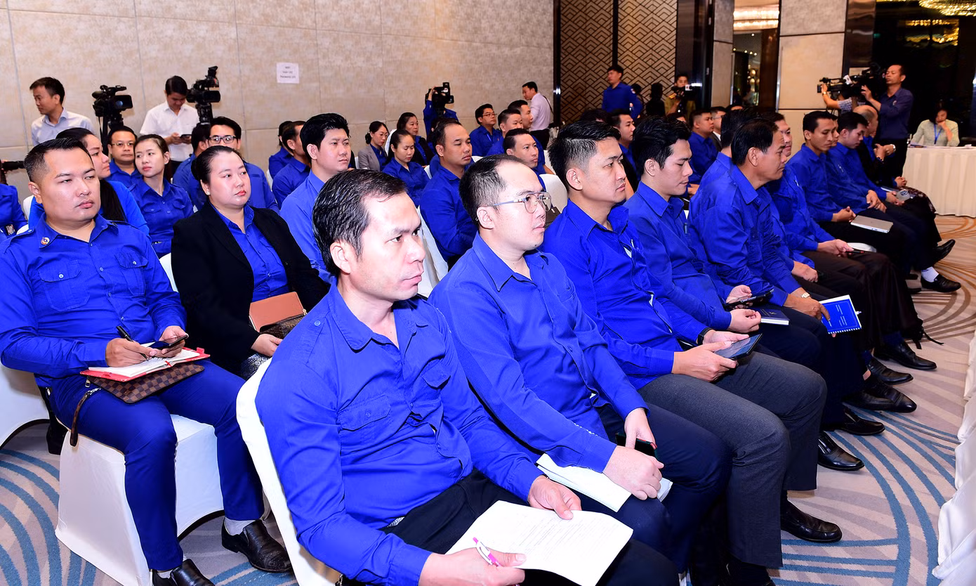Đại biểu thanh niên hai nước Việt Nam và Lào tham dự chương trình. Ảnh: Xuân Tùng