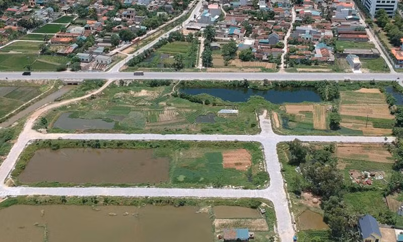 Nhiều công ty đấu giá tại Thanh Hoá đã có thông báo tạm dừng loạt cuộc đấu giá quyền sử dụng đất do tình hình diễn biến phức tạp của dịch bệnh COVID-19. Ảnh minh họa. Nhiều công ty đấu giá tại Thanh Hoá đã có thông báo tạm dừng loạt cuộc đấu giá quyền sử dụng đất do tình hình diễn biến phức tạp của dịch bệnh COVID-19. Ảnh minh họa.