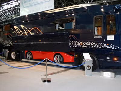 Chiếc Volker Mobile Performance buýt tại buổi triển lãm Caravan Salon Düsseldorf 2012 có 