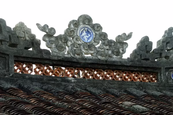 Phần mái được đánh giá một trong những phần có kiến trúc cầu kì nhất tạo nên nét đẹp của cây cầu