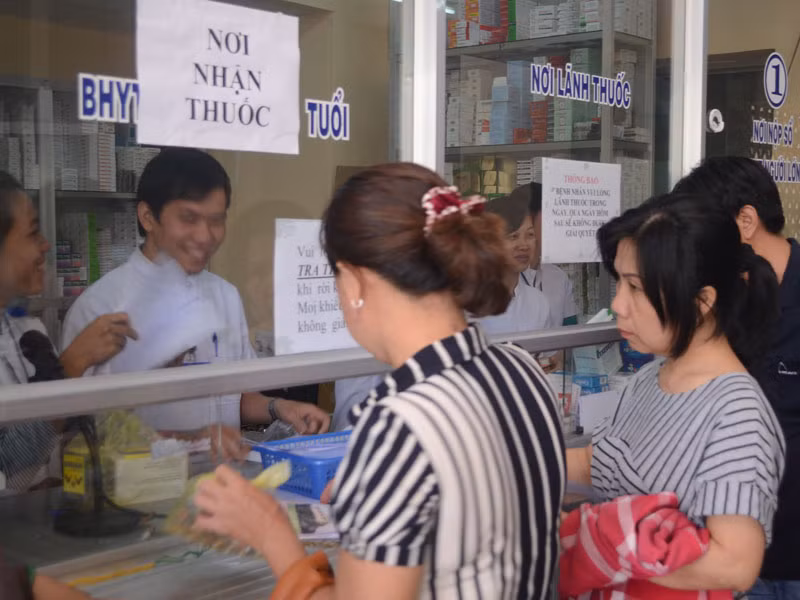 Người bệnh đang cần những loại thuốc điều trị chất lượng. ảnh L.N