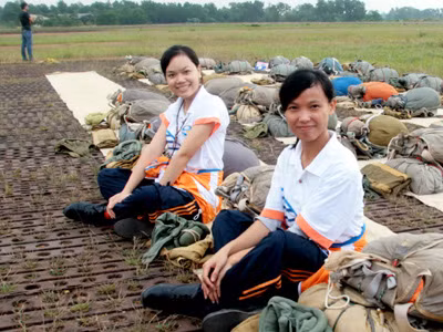 Phấn khích, tự tin trước khi nhảy. Ảnh: Lê Hồng Quang. Phấn khích, tự tin trước khi nhảy Ảnh: Lê Hồng Quang
