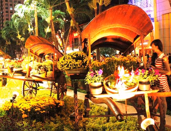 Xe kéo cũng được tái hiện lại trong vườn hoa