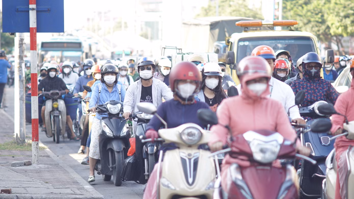 Nghỉ lễ Quốc khánh dài ngày nên từ chiều hôm nay, nhiều người đã tranh thủ rời Thủ đô về quê, đi du lịch...
