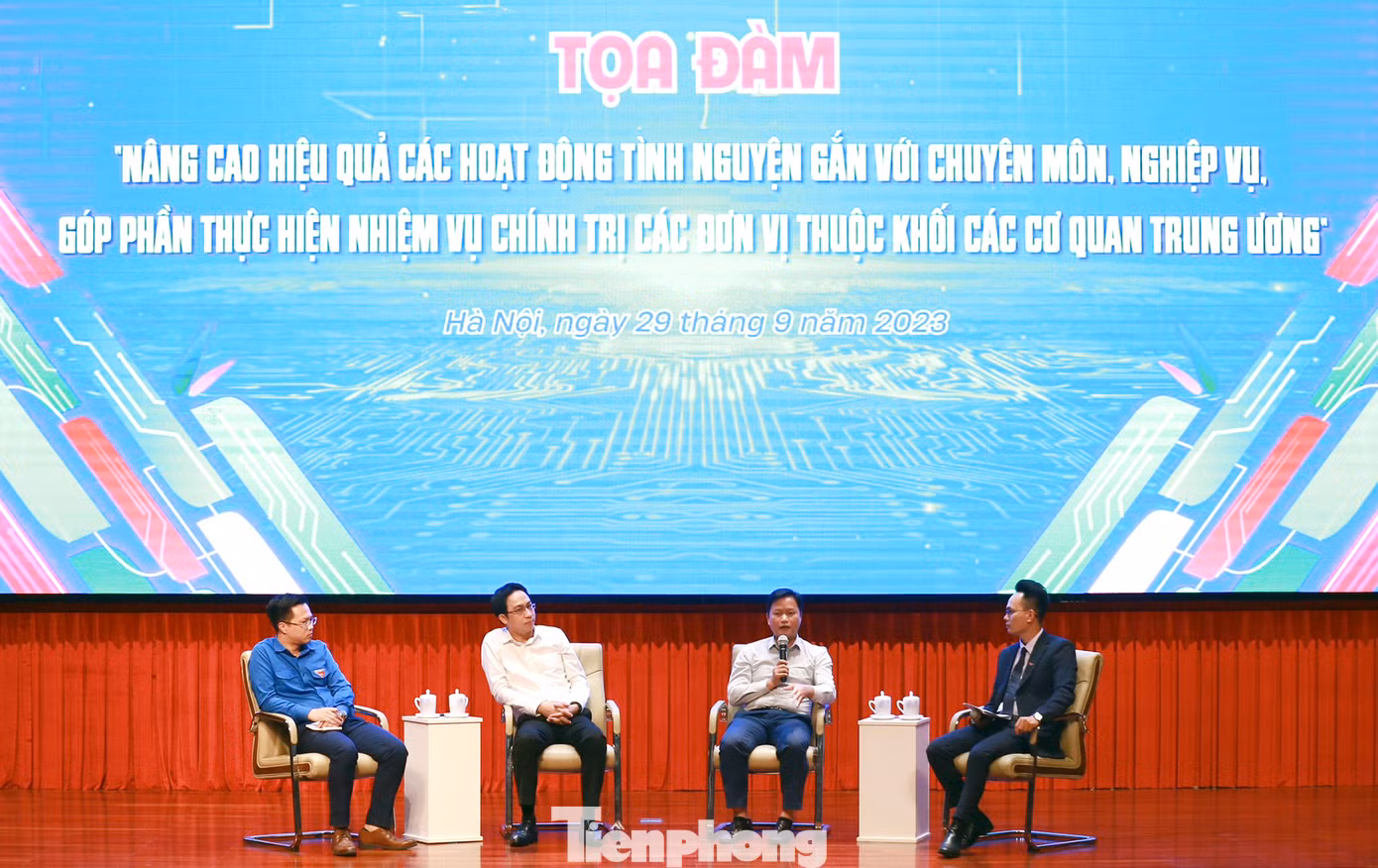 Nhiều ý kiến đã được chia sẻ tại tọa đàm. Ảnh: Vương Bảo Anh Nhiều ý kiến đã được chia sẻ tại tọa đàm. Ảnh: Vương Bảo Anh