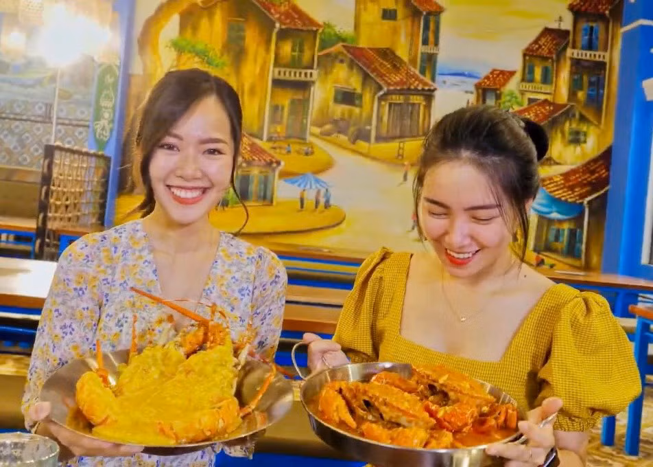 Du khách sẽ được chiêm ngưỡng màn xác lập kỉ lục Việt Nam về 120 món ăn chế biến từ tôm hùm Cam Ranh.