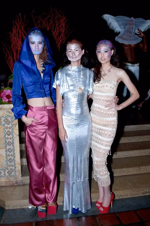 Nguyễn Ngân, Thiên Trang, Mai Giang trong show diễn của NTK Adrian Alicea