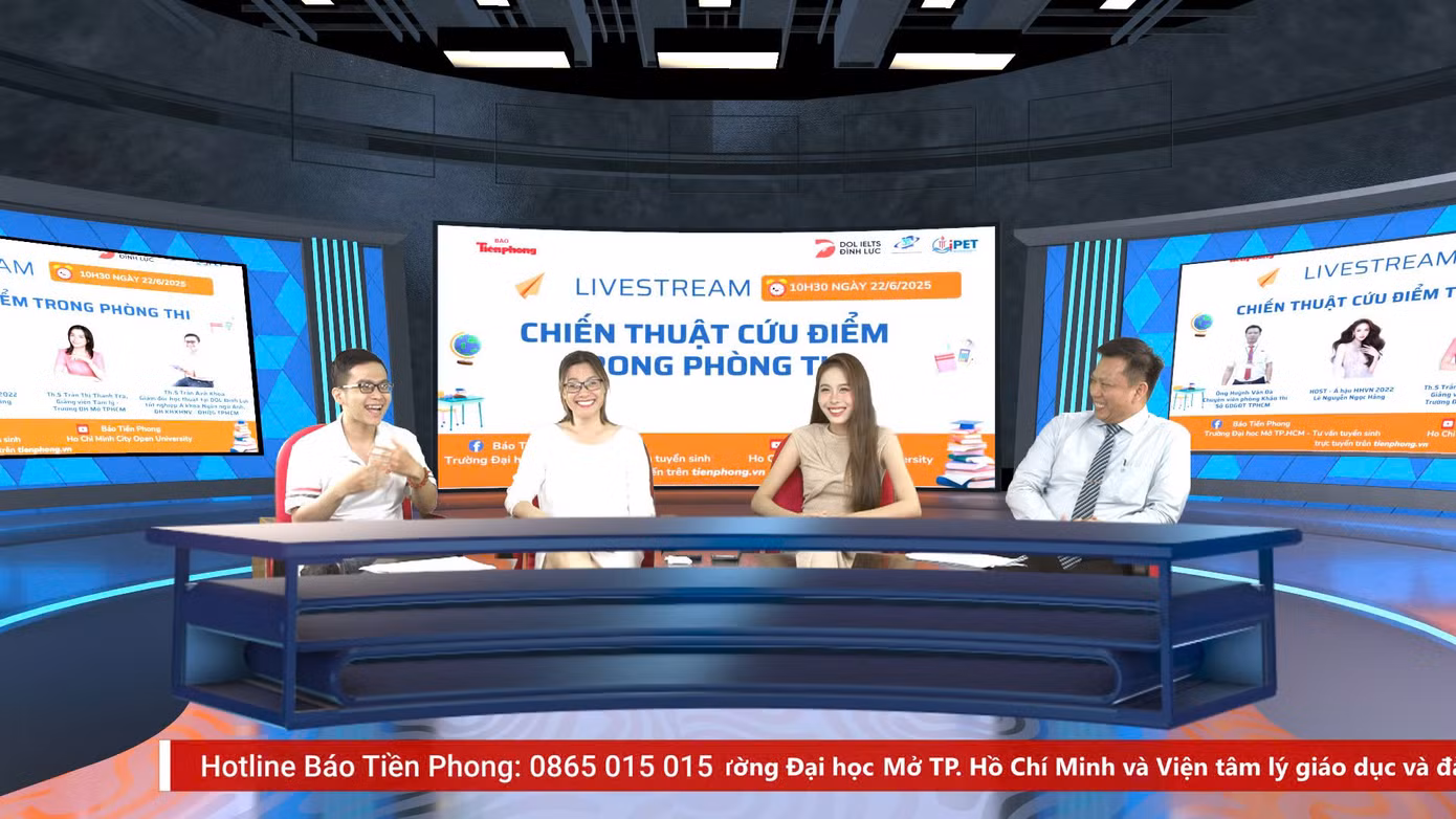 ThS Trần Anh Khoa (ngoài cùng bên trái) cùng các chuyên gia tư vấn về chiến lược làm bài thi trước kỳ thi tốt nghiệp THPT 2025.