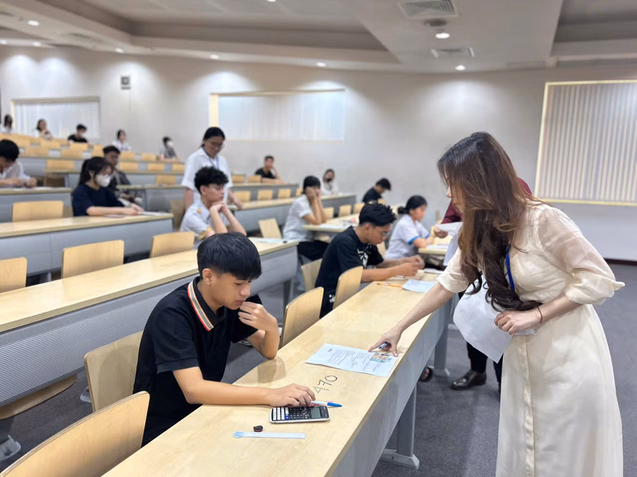 Thí sinh dự thi Kỳ thi Đánh giá năng lực đợt 1, năm 2025 do ĐHQG TP. HCM tổ chức. Thí sinh dự thi Kỳ thi Đánh giá năng lực đợt 1, năm 2025 do ĐHQG TP. HCM tổ chức.