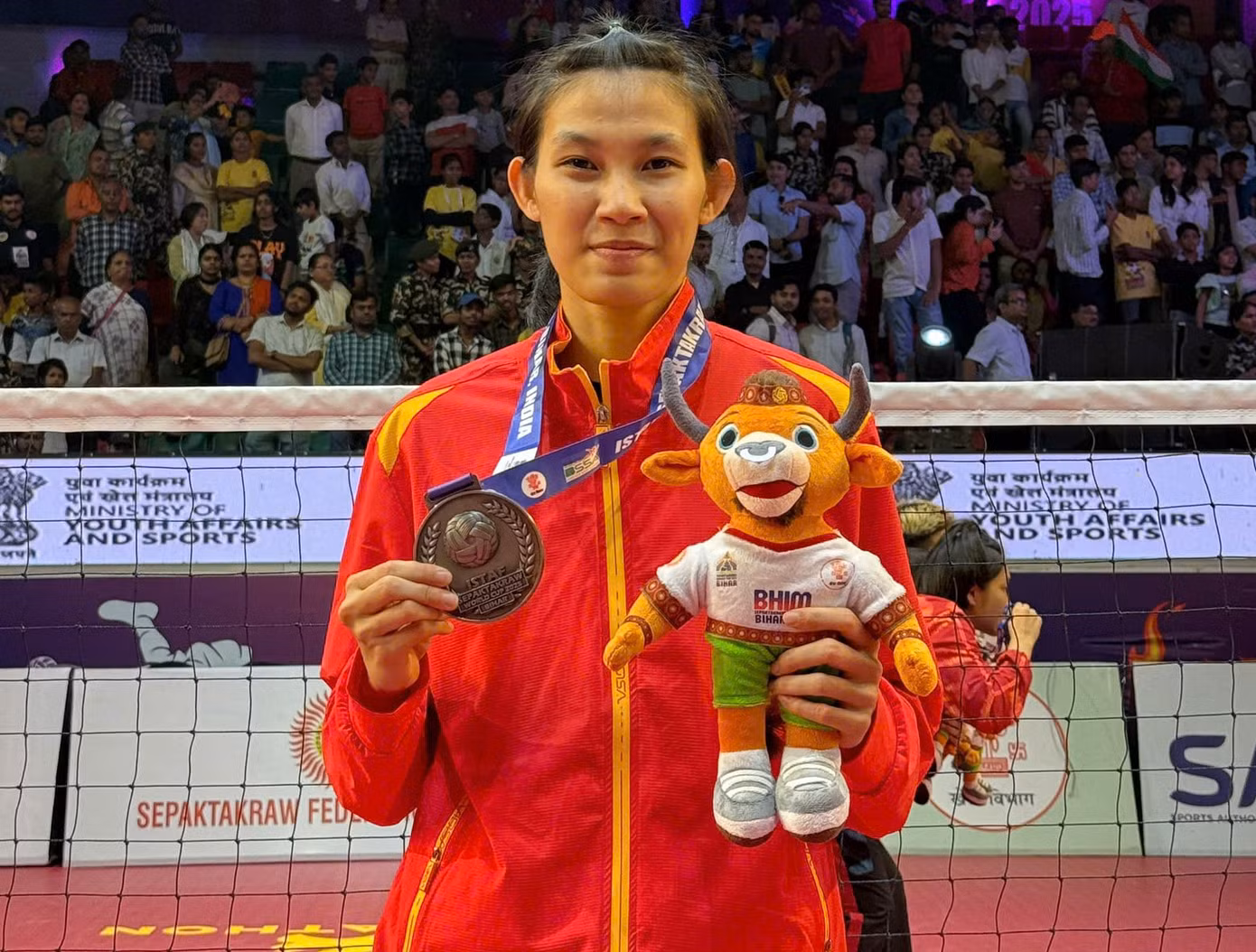 VĐV Trần Thị Ngọc Yến nhận huy chương tại Giải World Cup Cầu mây 2025, tổ chức tại Ấn Độ. (Ảnh: NVCC)