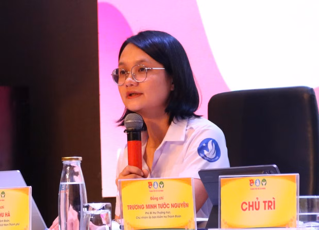Chị Trần Thu Hà kết luận Hội nghị.