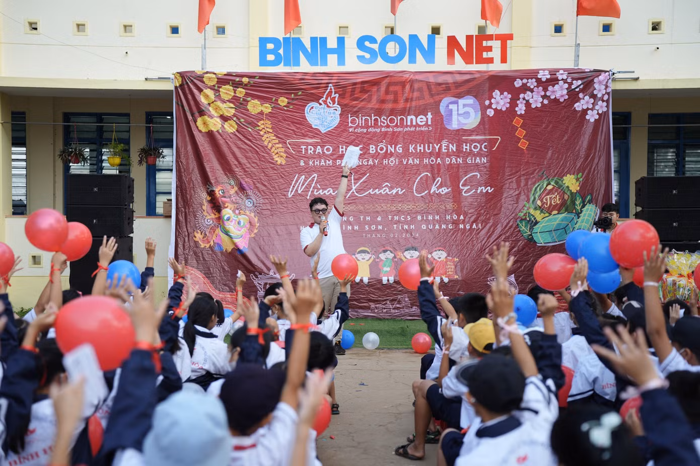Chương trình 'Mùa Xuân cho em', hoạt động thuộc chuỗi chương trình 'Giữ lửa yêu thương' lần thứ 15, được tổ chức tại trường TH &amp; THCS Bình Hoà (Bình Sơn, Quảng Ngãi).