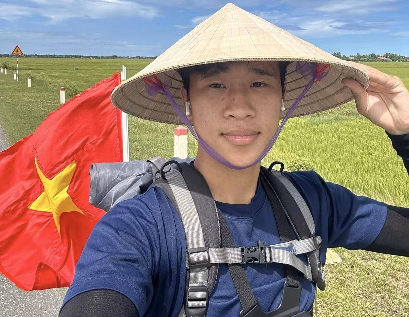 Quang Hà quan niệm: "Đi có thể không đến. Nhưng nếu không đi thì chắc chắn sẽ không đến". Quang Hà quan niệm: "Đi có thể không đến. Nhưng nếu không đi thì chắc chắn sẽ không đến".