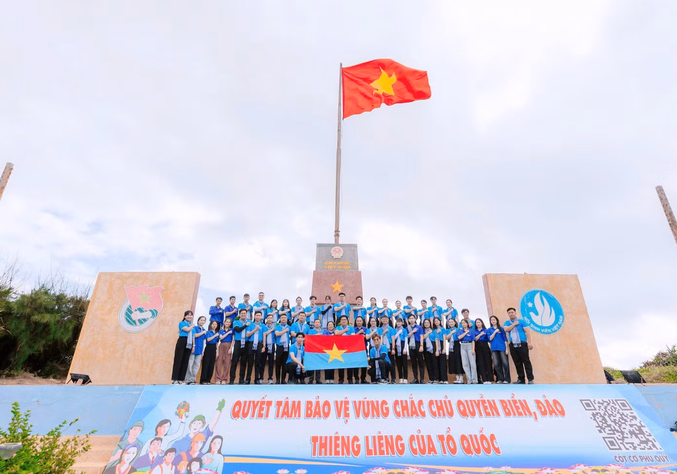 Hành trình tạo môi trường, cơ hội để thanh niên, sinh viên TP. HCM giao lưu, tri ân chiến sĩ và nhân dân nơi đảo xa Phú Quý, thực hiện công tác an sinh xã hội, lan tỏa tinh thần trách nhiệm với quê hương, đất nước.