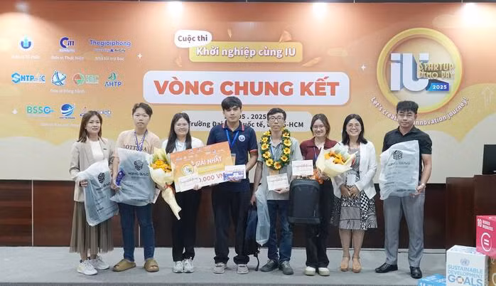 Ngoài trao giải Nhất, Ban Tổ chức còn trao các giải Nhì, Ba, Khuyến khích và giải dự án tiềm năng cho các dự án đoạt giải.