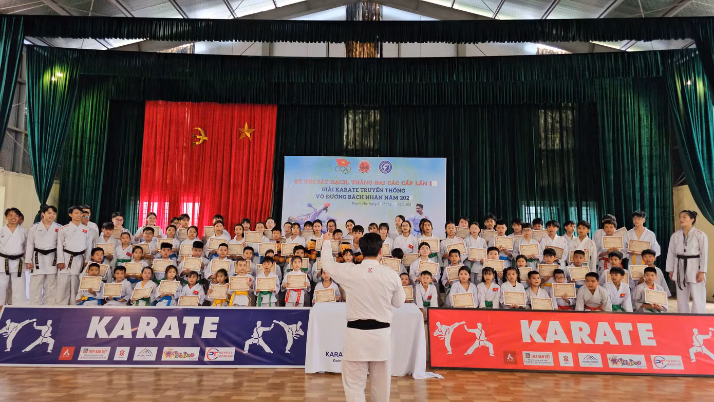 Duy Thành luôn dặn dò các học trò của mình: “Chiến thắng không chỉ là trên bục huy chương, mà là chiến thắng chính mình”. Duy Thành luôn dặn dò các học trò của mình: “Chiến thắng không chỉ là trên bục huy chương, mà là chiến thắng chính mình”.