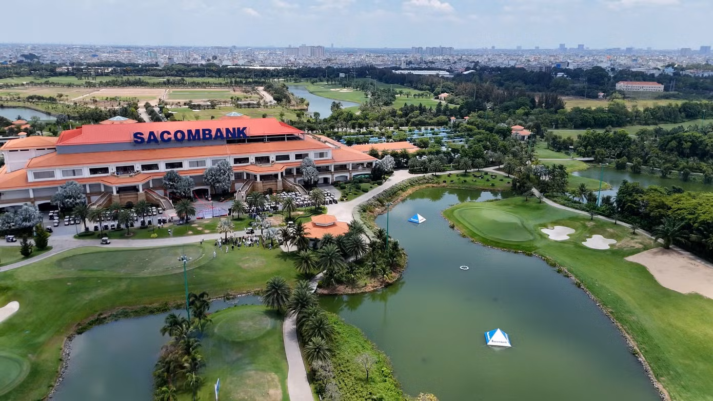 Nhiều golfer trẻ cũng tham dự tại giải đấu. Nhiều golfer trẻ cũng tham dự tại giải đấu.