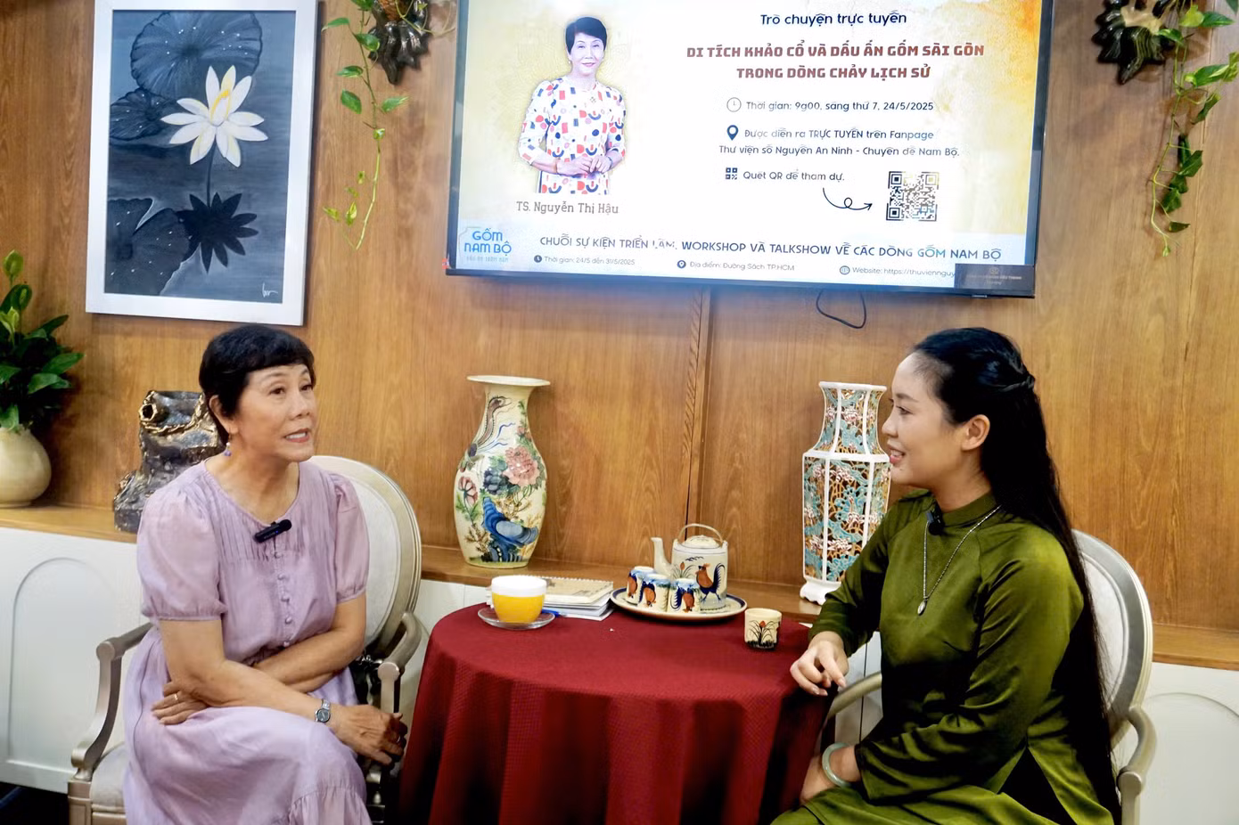 TS Nguyễn Thị Hậu (bên trái) giao lưu trực tuyến với khán giả.