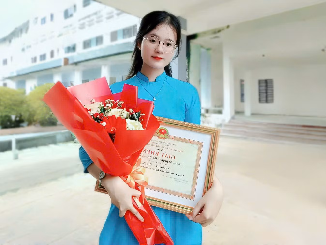 Thanh Lam từng một lần phải gác lại ước mơ vào giảng đường.